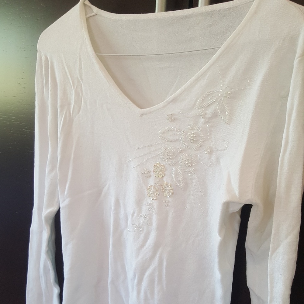 WHITE BEADED TOP M
